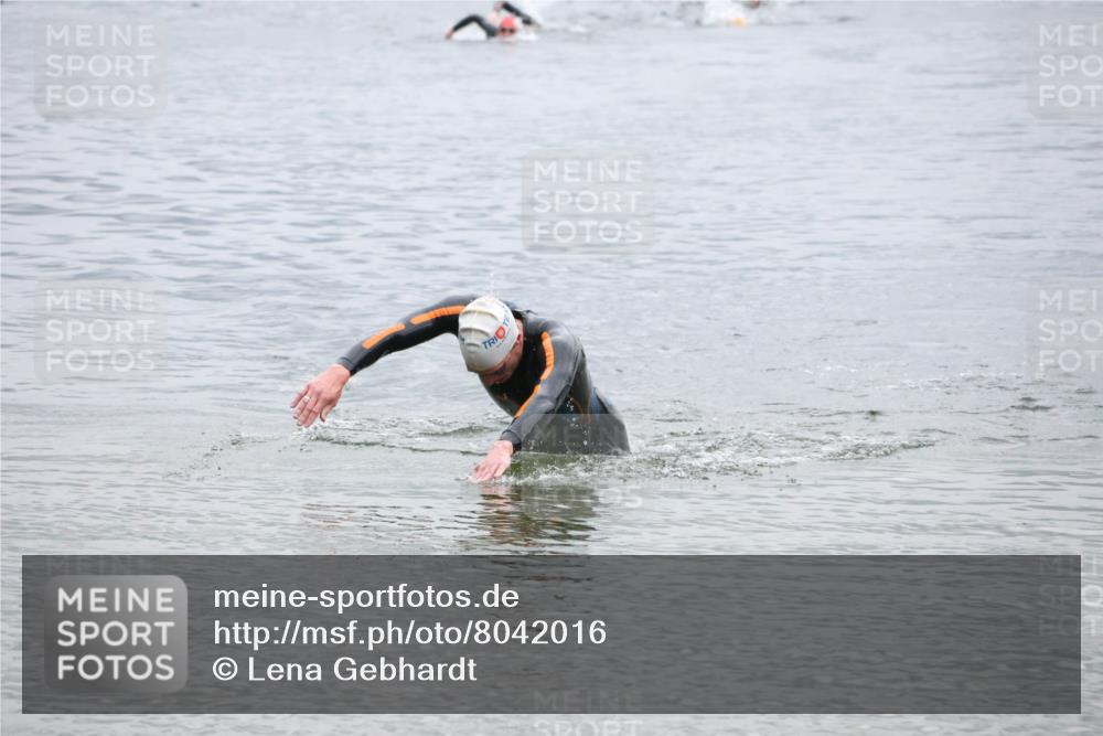 21.06.2025 - 27. Vierlanden-Triathlon Lena Gebhardt http://msf.ph/oto/8042016 15.06.2025 13:17:58 Schwimmen 1284 meine-sportfotos.de