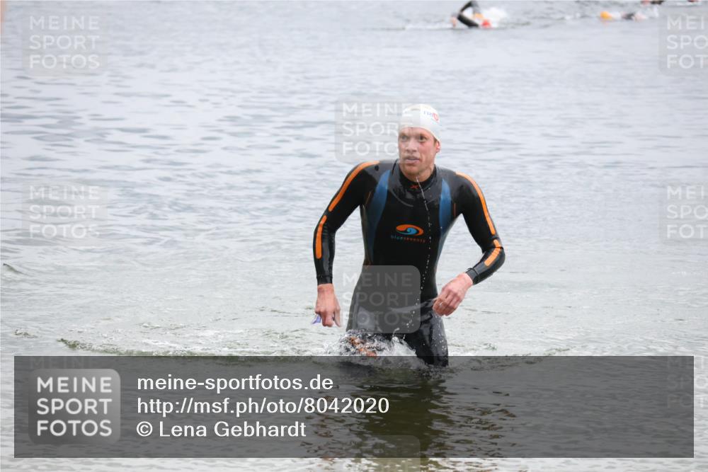 21.06.2025 - 27. Vierlanden-Triathlon Lena Gebhardt http://msf.ph/oto/8042020 15.06.2025 13:18:01 Schwimmen 1284 meine-sportfotos.de