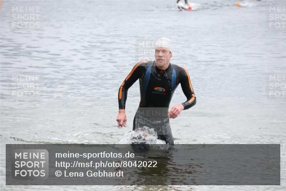 21.06.2025 - 27. Vierlanden-Triathlon Lena Gebhardt http://msf.ph/oto/8042022 15.06.2025 13:18:01 Schwimmen 1284 meine-sportfotos.de