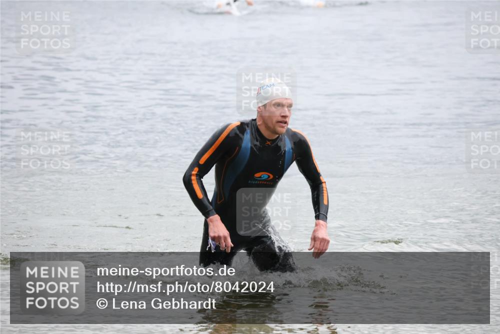 21.06.2025 - 27. Vierlanden-Triathlon Lena Gebhardt http://msf.ph/oto/8042024 15.06.2025 13:18:02 Schwimmen 1284 meine-sportfotos.de