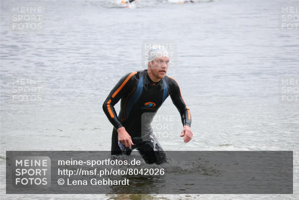 21.06.2025 - 27. Vierlanden-Triathlon Lena Gebhardt http://msf.ph/oto/8042026 15.06.2025 13:18:02 Schwimmen 1284 meine-sportfotos.de
