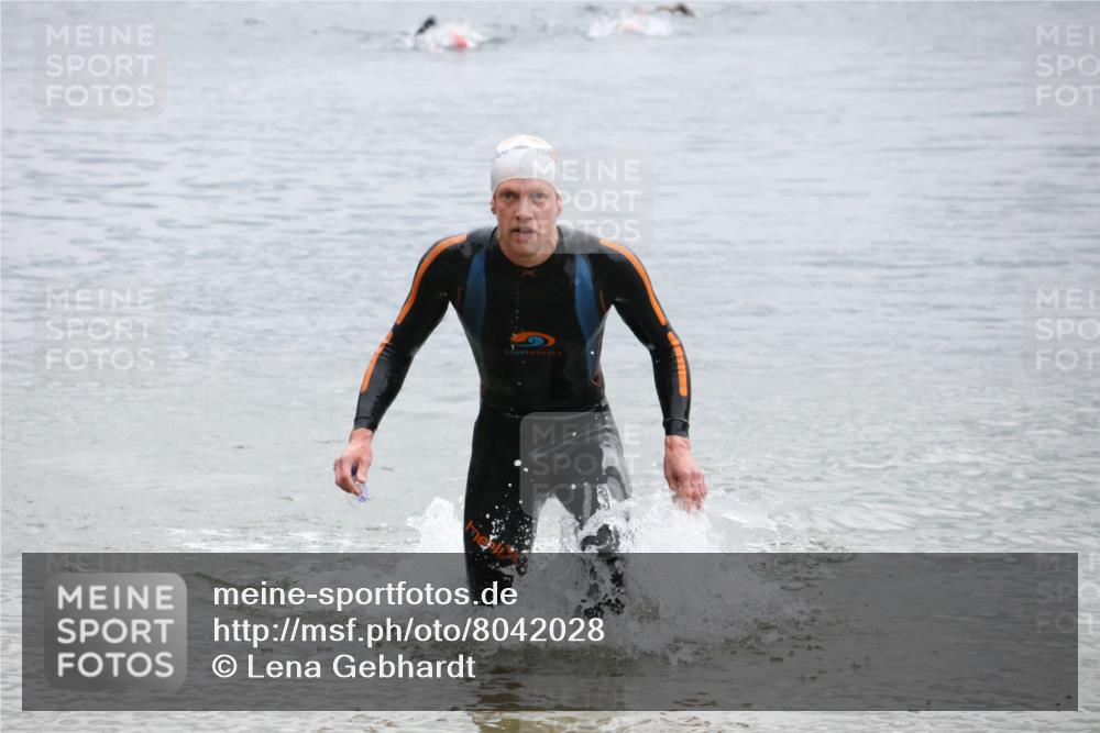 21.06.2025 - 27. Vierlanden-Triathlon Lena Gebhardt http://msf.ph/oto/8042028 15.06.2025 13:18:03 Schwimmen 1284 meine-sportfotos.de