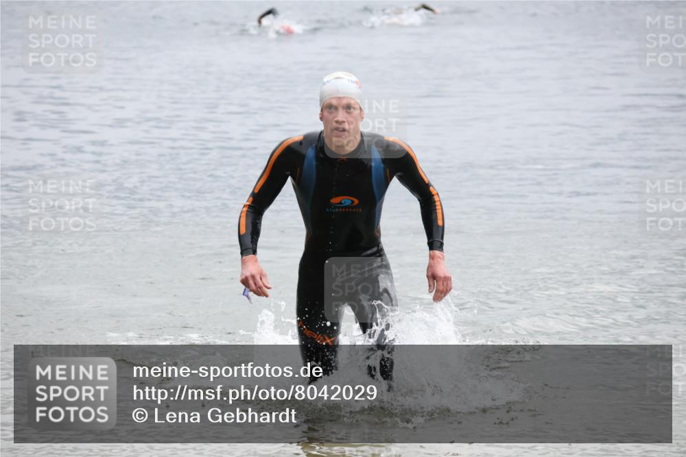 21.06.2025 - 27. Vierlanden-Triathlon Lena Gebhardt http://msf.ph/oto/8042029 15.06.2025 13:18:03 Schwimmen 1284 meine-sportfotos.de