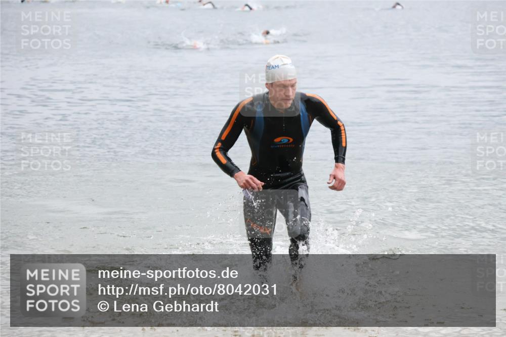 21.06.2025 - 27. Vierlanden-Triathlon Lena Gebhardt http://msf.ph/oto/8042031 15.06.2025 13:18:04 Schwimmen 1284 meine-sportfotos.de