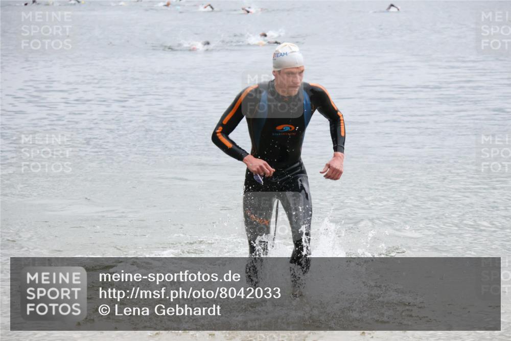 21.06.2025 - 27. Vierlanden-Triathlon Lena Gebhardt http://msf.ph/oto/8042033 15.06.2025 13:18:04 Schwimmen 1284 meine-sportfotos.de