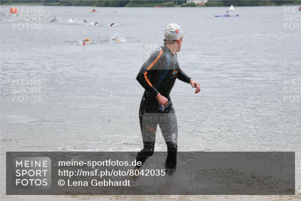 21.06.2025 - 27. Vierlanden-Triathlon Lena Gebhardt http://msf.ph/oto/8042035 15.06.2025 13:18:05 Schwimmen 1284 meine-sportfotos.de