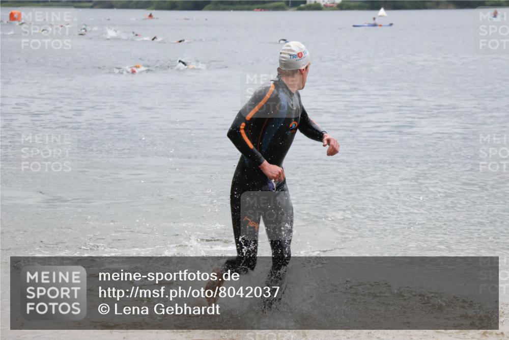 21.06.2025 - 27. Vierlanden-Triathlon Lena Gebhardt http://msf.ph/oto/8042037 15.06.2025 13:18:05 Schwimmen 1284 meine-sportfotos.de