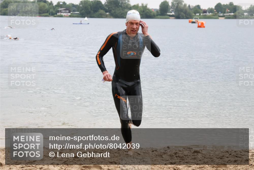 21.06.2025 - 27. Vierlanden-Triathlon Lena Gebhardt http://msf.ph/oto/8042039 15.06.2025 13:18:06 Schwimmen 1284 meine-sportfotos.de