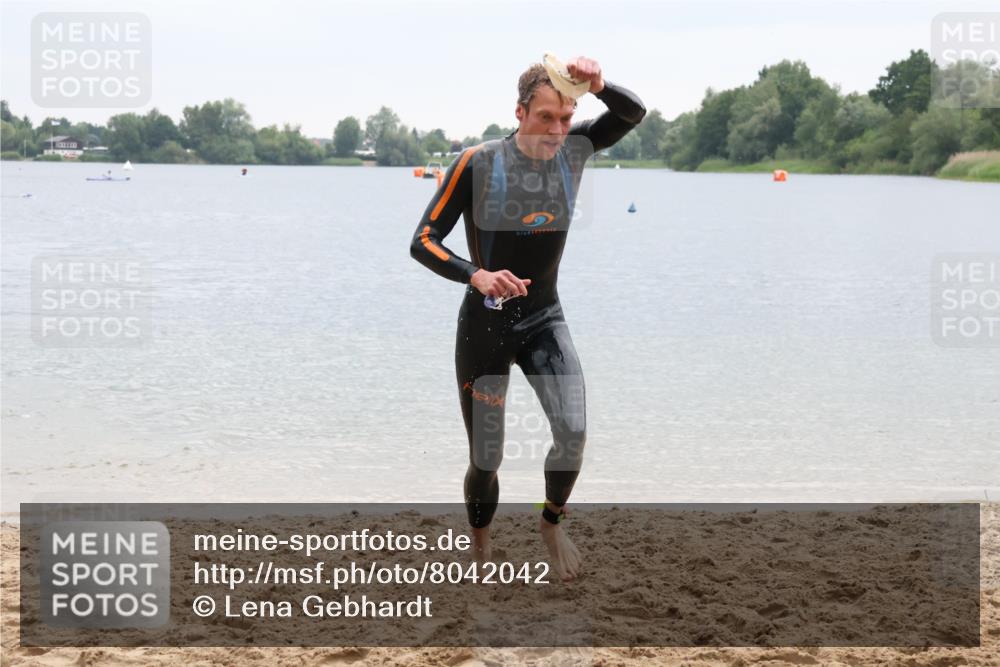 21.06.2025 - 27. Vierlanden-Triathlon Lena Gebhardt http://msf.ph/oto/8042042 15.06.2025 13:18:06 Schwimmen 1284 meine-sportfotos.de