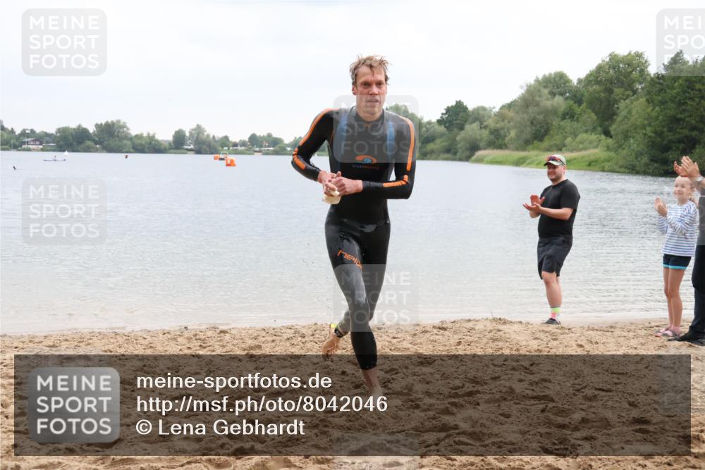 21.06.2025 - 27. Vierlanden-Triathlon Lena Gebhardt http://msf.ph/oto/8042046 15.06.2025 13:18:07 Schwimmen 1284 meine-sportfotos.de