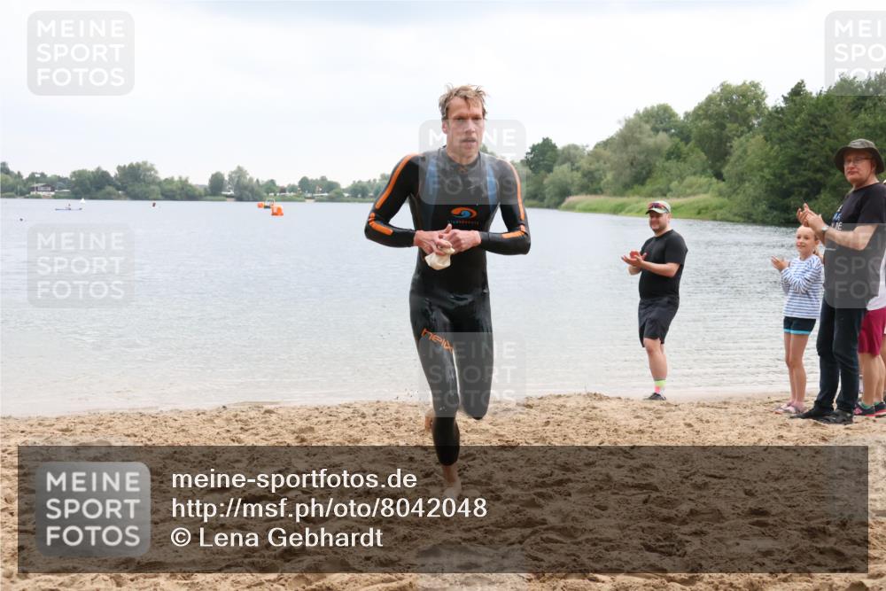 21.06.2025 - 27. Vierlanden-Triathlon Lena Gebhardt http://msf.ph/oto/8042048 15.06.2025 13:18:07 Schwimmen 1284 meine-sportfotos.de