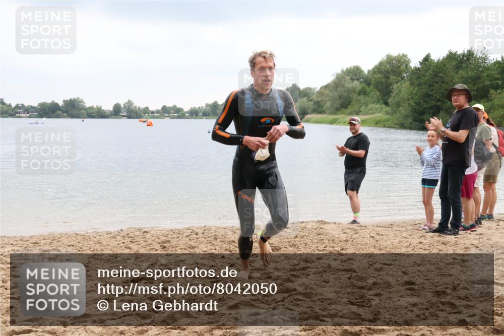 21.06.2025 - 27. Vierlanden-Triathlon Lena Gebhardt http://msf.ph/oto/8042050 15.06.2025 13:18:07 Schwimmen 1284 meine-sportfotos.de