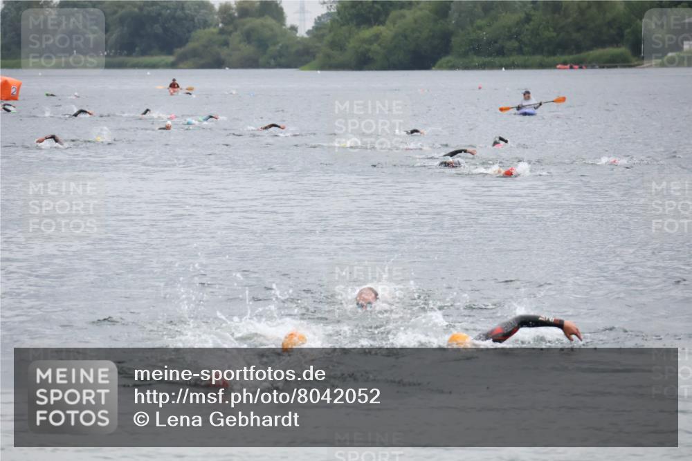 21.06.2025 - 27. Vierlanden-Triathlon Lena Gebhardt http://msf.ph/oto/8042052 15.06.2025 13:18:29 Schwimmen  meine-sportfotos.de
