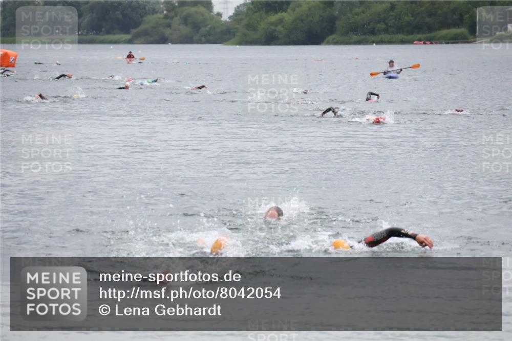 21.06.2025 - 27. Vierlanden-Triathlon Lena Gebhardt http://msf.ph/oto/8042054 15.06.2025 13:18:29 Schwimmen  meine-sportfotos.de