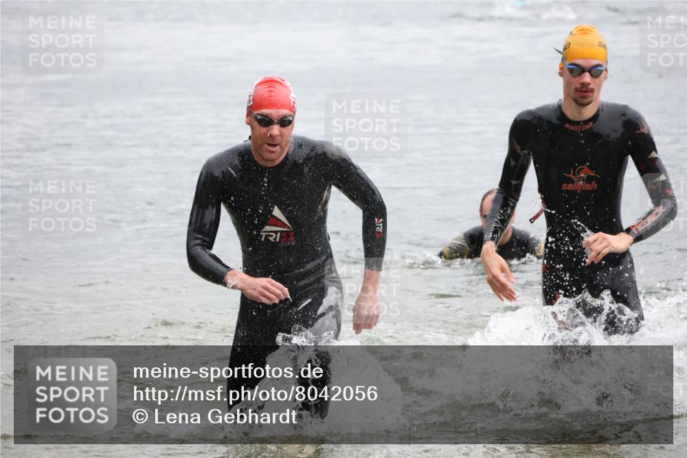 21.06.2025 - 27. Vierlanden-Triathlon Lena Gebhardt http://msf.ph/oto/8042056 15.06.2025 13:18:39 Schwimmen 1269, 1278, 1279 meine-sportfotos.de