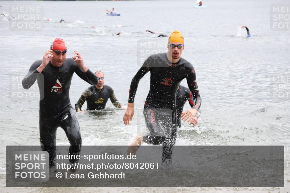 21.06.2025 - 27. Vierlanden-Triathlon Lena Gebhardt http://msf.ph/oto/8042061 15.06.2025 13:18:40 Schwimmen 1269, 1278, 1279 meine-sportfotos.de