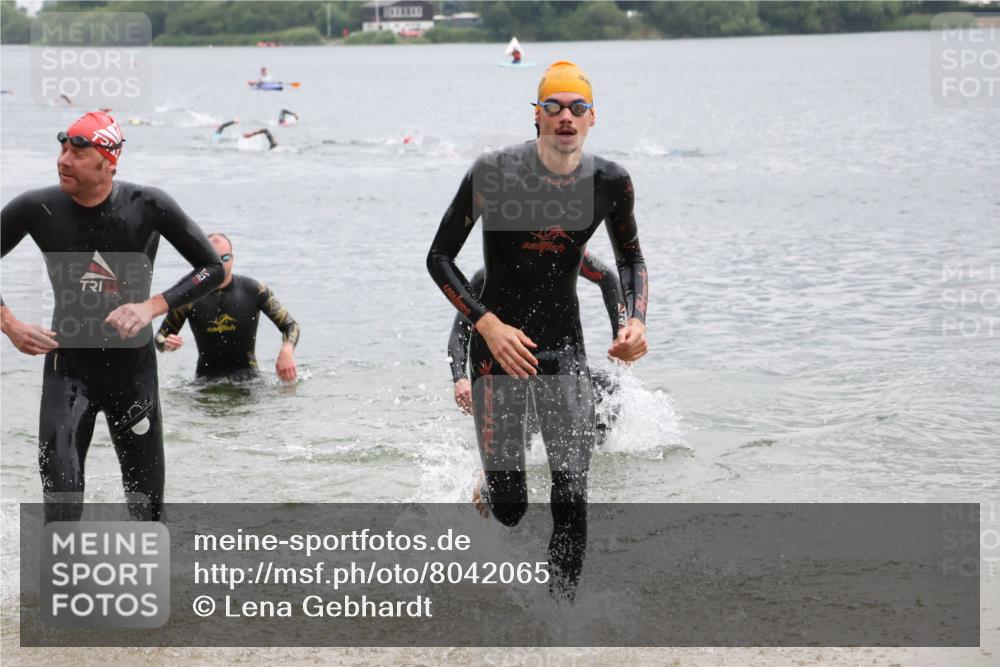 21.06.2025 - 27. Vierlanden-Triathlon Lena Gebhardt http://msf.ph/oto/8042065 15.06.2025 13:18:41 Schwimmen 1269, 1278, 1279 meine-sportfotos.de