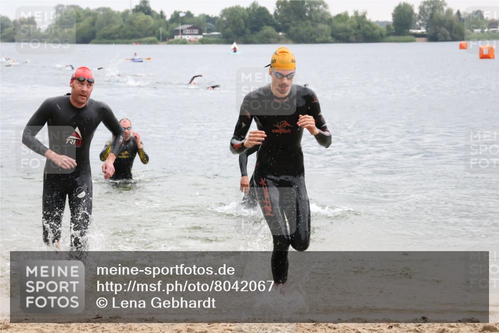 21.06.2025 - 27. Vierlanden-Triathlon Lena Gebhardt http://msf.ph/oto/8042067 15.06.2025 13:18:41 Schwimmen 1269, 1278, 1279 meine-sportfotos.de