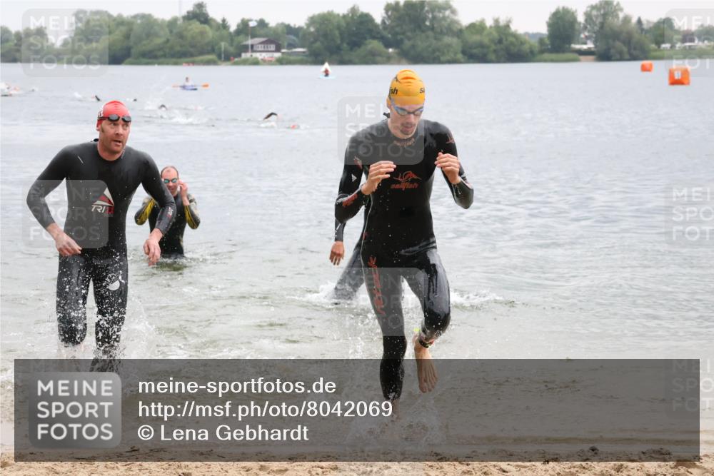 21.06.2025 - 27. Vierlanden-Triathlon Lena Gebhardt http://msf.ph/oto/8042069 15.06.2025 13:18:41 Schwimmen 1269, 1278, 1279 meine-sportfotos.de
