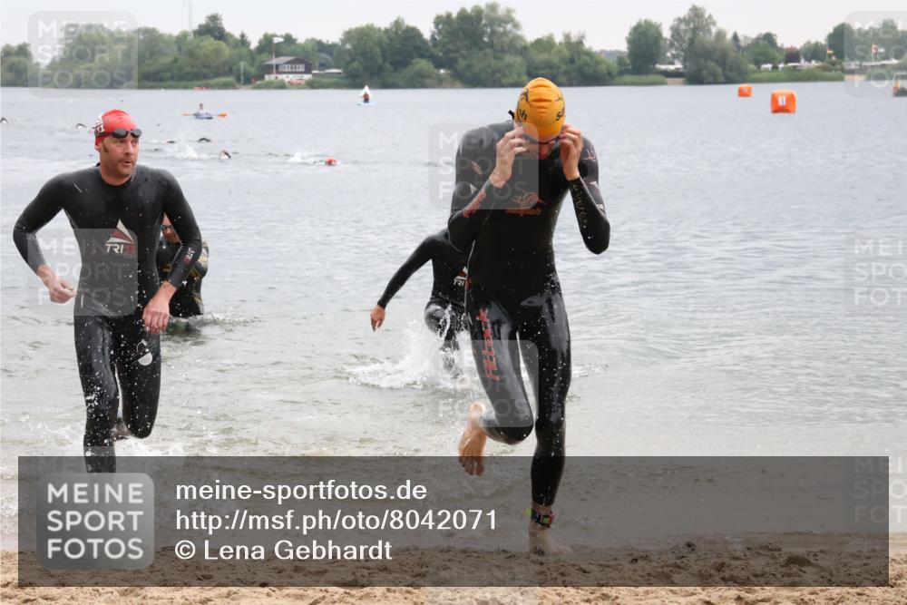 21.06.2025 - 27. Vierlanden-Triathlon Lena Gebhardt http://msf.ph/oto/8042071 15.06.2025 13:18:41 Schwimmen 1269, 1278, 1279 meine-sportfotos.de