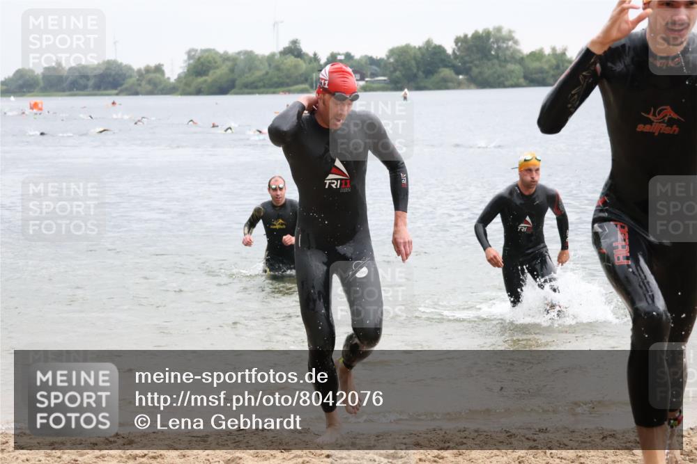 21.06.2025 - 27. Vierlanden-Triathlon Lena Gebhardt http://msf.ph/oto/8042076 15.06.2025 13:18:42 Schwimmen 1269, 1278, 1279 meine-sportfotos.de