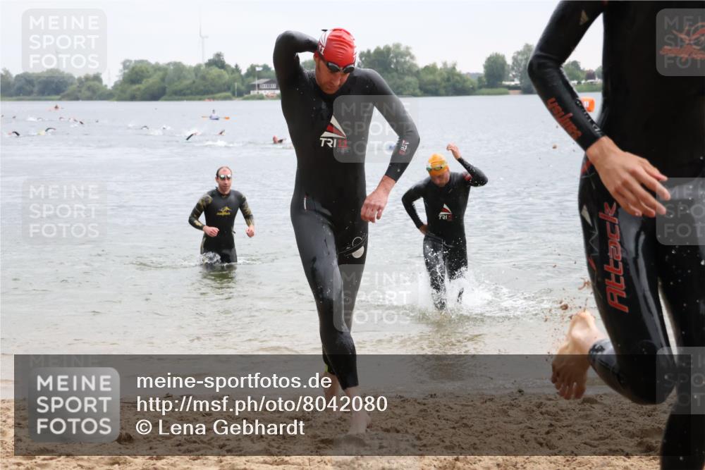 21.06.2025 - 27. Vierlanden-Triathlon Lena Gebhardt http://msf.ph/oto/8042080 15.06.2025 13:18:43 Schwimmen 1269, 1278, 1279 meine-sportfotos.de