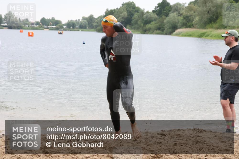 21.06.2025 - 27. Vierlanden-Triathlon Lena Gebhardt http://msf.ph/oto/8042089 15.06.2025 13:18:46 Schwimmen 1269, 1278, 1279 meine-sportfotos.de