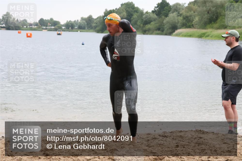 21.06.2025 - 27. Vierlanden-Triathlon Lena Gebhardt http://msf.ph/oto/8042091 15.06.2025 13:18:46 Schwimmen 1269, 1278, 1279 meine-sportfotos.de