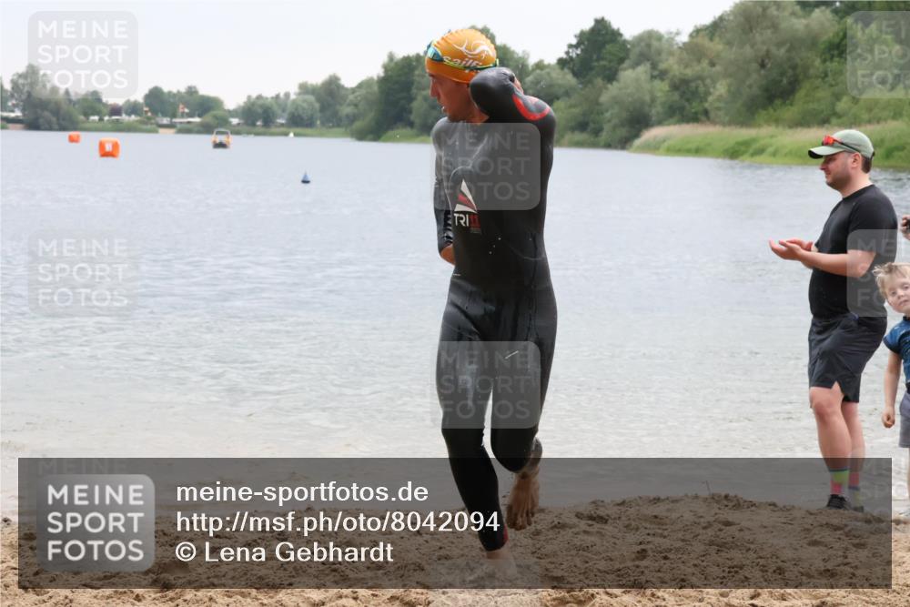 21.06.2025 - 27. Vierlanden-Triathlon Lena Gebhardt http://msf.ph/oto/8042094 15.06.2025 13:18:46 Schwimmen 1269, 1278, 1279 meine-sportfotos.de