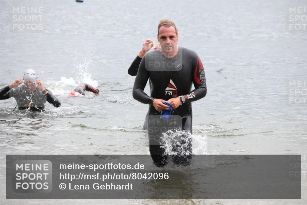 21.06.2025 - 27. Vierlanden-Triathlon Lena Gebhardt http://msf.ph/oto/8042096 15.06.2025 13:19:22 Schwimmen 1234, 1254, 1268, 1311 meine-sportfotos.de