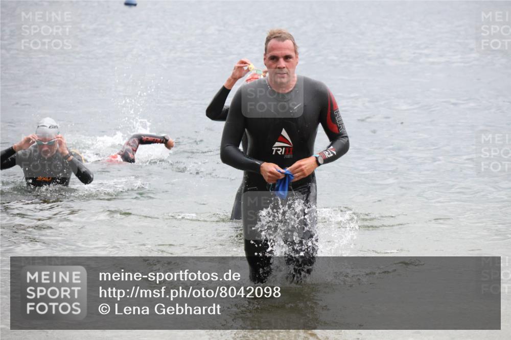 21.06.2025 - 27. Vierlanden-Triathlon Lena Gebhardt http://msf.ph/oto/8042098 15.06.2025 13:19:22 Schwimmen 1234, 1254, 1268, 1311 meine-sportfotos.de