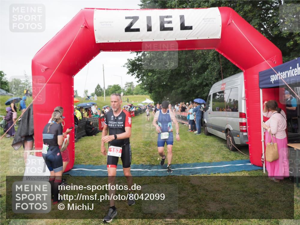 21.06.2025 - 27. Vierlanden-Triathlon MichiJ http://msf.ph/oto/8042099 15.06.2026 13:32:44 Ziel 157, 644, 657, 1057 meine-sportfotos.de