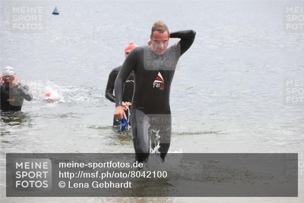 21.06.2025 - 27. Vierlanden-Triathlon Lena Gebhardt http://msf.ph/oto/8042100 15.06.2025 13:19:22 Schwimmen 1234, 1254, 1268, 1311 meine-sportfotos.de