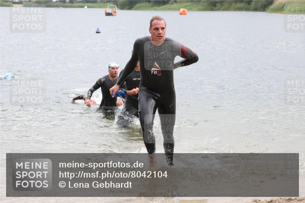 21.06.2025 - 27. Vierlanden-Triathlon Lena Gebhardt http://msf.ph/oto/8042104 15.06.2025 13:19:24 Schwimmen 1234, 1254, 1268, 1311 meine-sportfotos.de