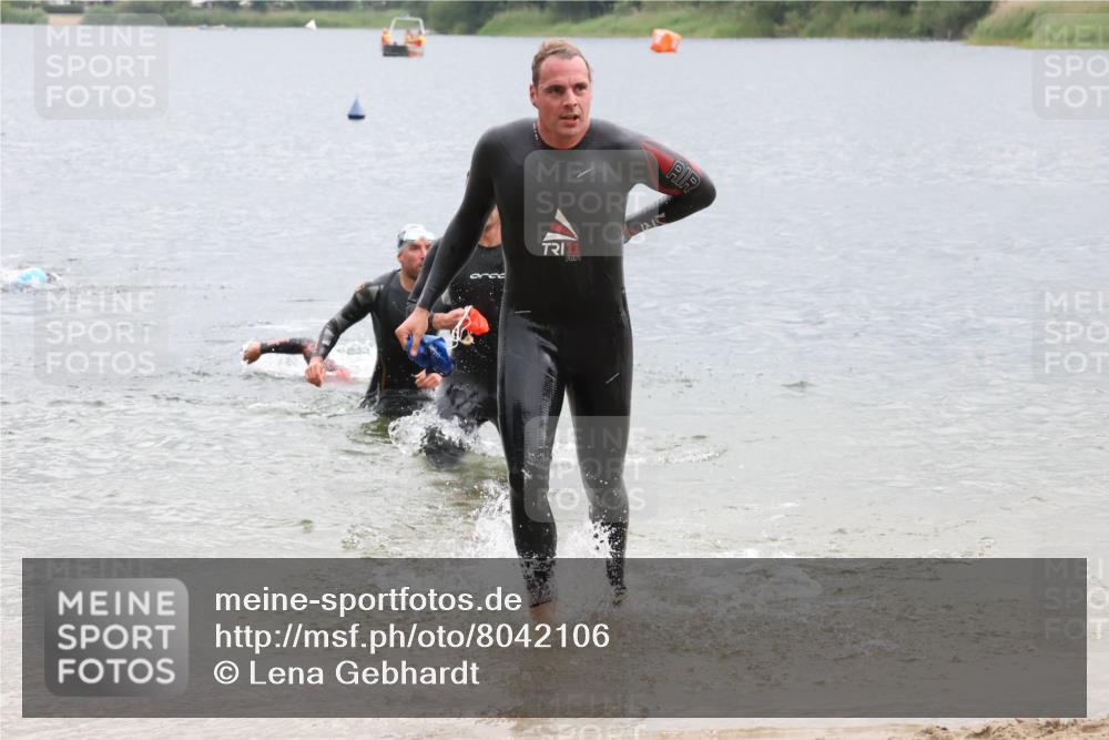 21.06.2025 - 27. Vierlanden-Triathlon Lena Gebhardt http://msf.ph/oto/8042106 15.06.2025 13:19:24 Schwimmen 1234, 1254, 1268, 1311 meine-sportfotos.de