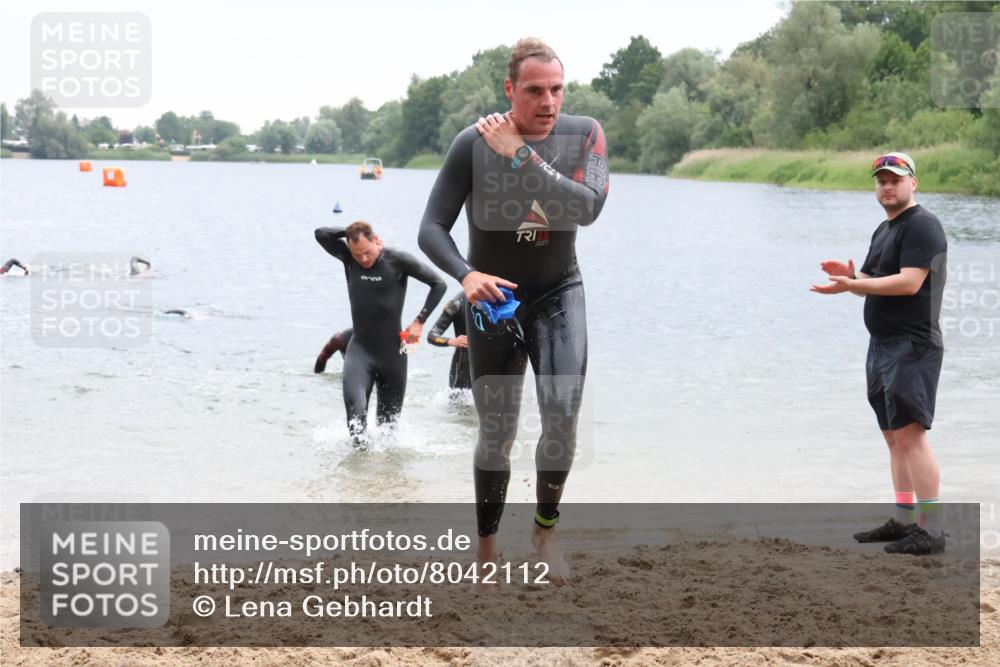 21.06.2025 - 27. Vierlanden-Triathlon Lena Gebhardt http://msf.ph/oto/8042112 15.06.2025 13:19:27 Schwimmen 1234, 1254, 1268, 1311 meine-sportfotos.de