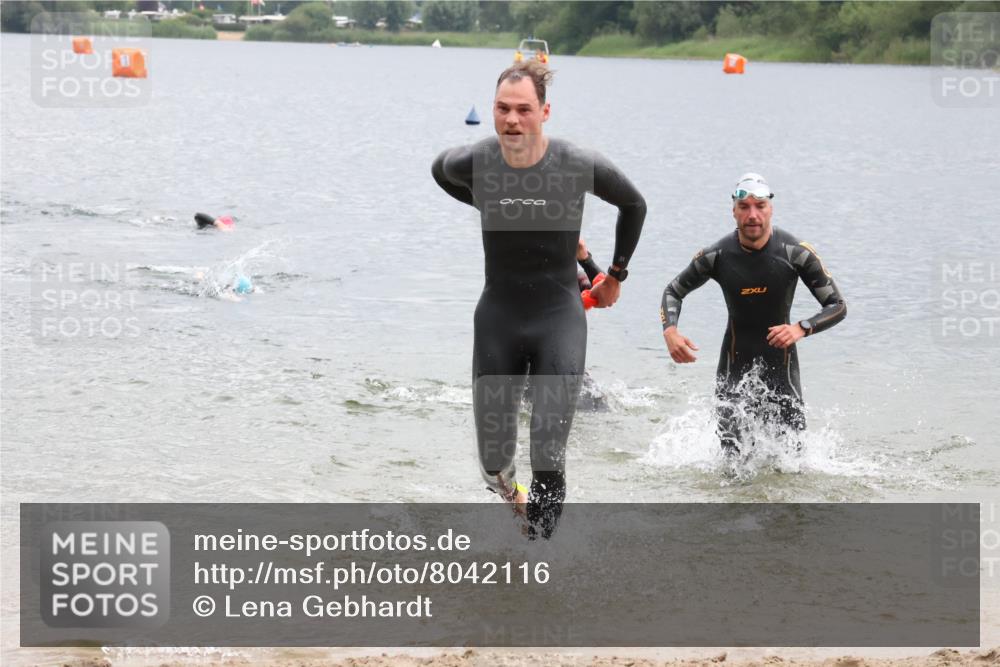 21.06.2025 - 27. Vierlanden-Triathlon Lena Gebhardt http://msf.ph/oto/8042116 15.06.2025 13:19:28 Schwimmen 1234, 1254, 1268, 1311 meine-sportfotos.de