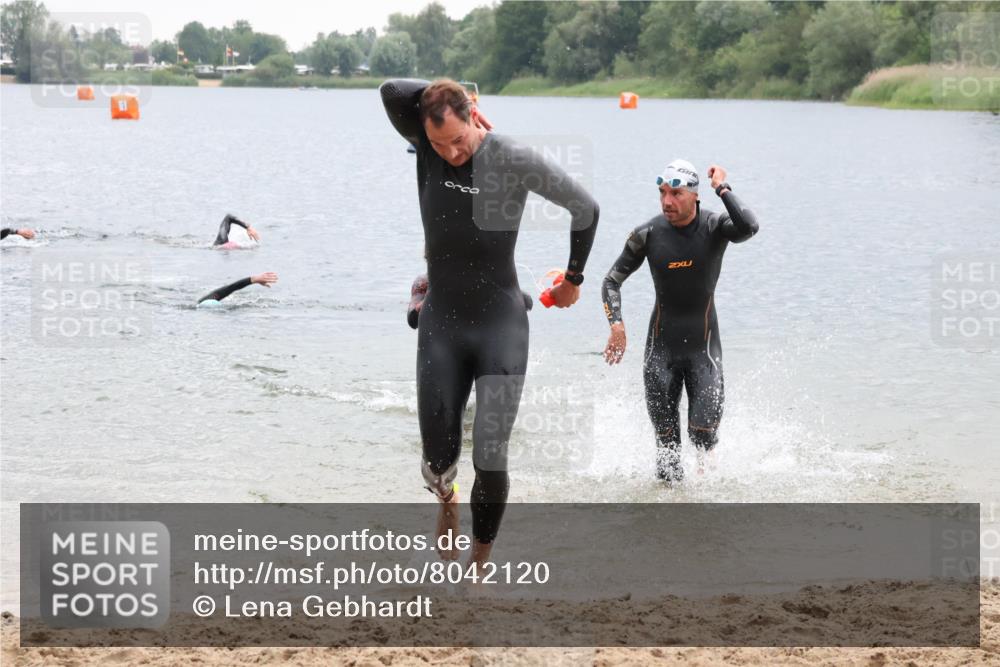 21.06.2025 - 27. Vierlanden-Triathlon Lena Gebhardt http://msf.ph/oto/8042120 15.06.2025 13:19:29 Schwimmen 1234, 1254, 1268, 1311, 1312 meine-sportfotos.de