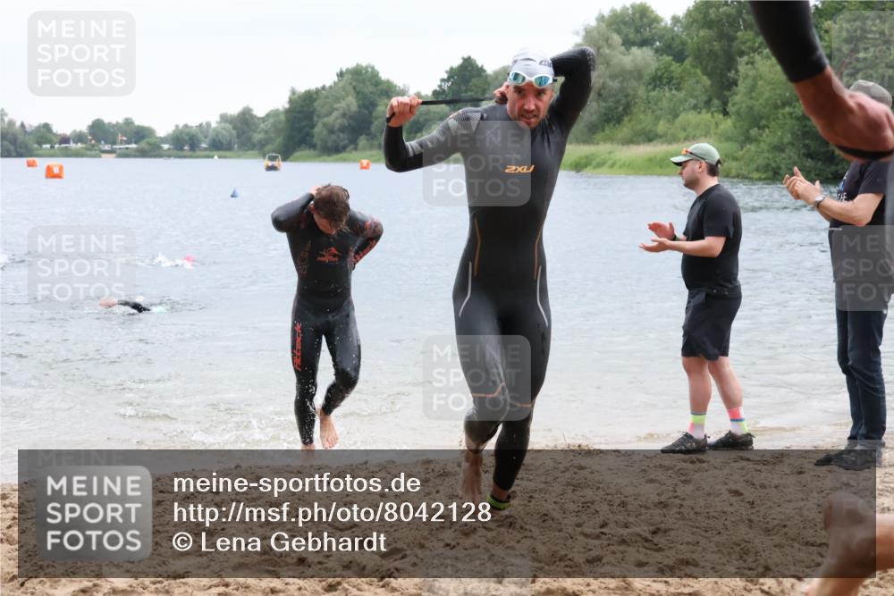 21.06.2025 - 27. Vierlanden-Triathlon Lena Gebhardt http://msf.ph/oto/8042128 15.06.2025 13:19:32 Schwimmen 1234, 1254, 1268, 1311, 1312 meine-sportfotos.de