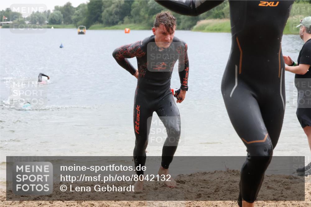 21.06.2025 - 27. Vierlanden-Triathlon Lena Gebhardt http://msf.ph/oto/8042132 15.06.2025 13:19:32 Schwimmen 1234, 1254, 1268, 1311, 1312 meine-sportfotos.de