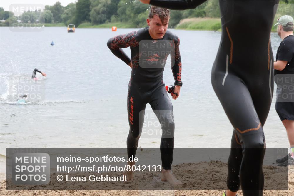 21.06.2025 - 27. Vierlanden-Triathlon Lena Gebhardt http://msf.ph/oto/8042133 15.06.2025 13:19:32 Schwimmen 1234, 1254, 1268, 1311, 1312 meine-sportfotos.de