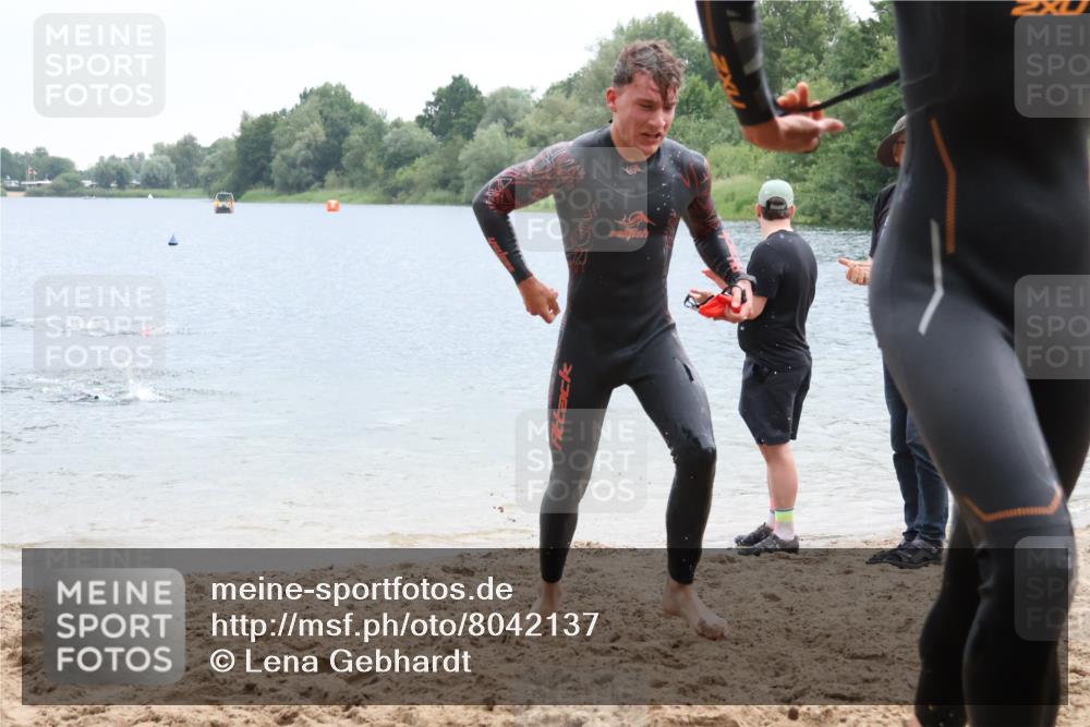 21.06.2025 - 27. Vierlanden-Triathlon Lena Gebhardt http://msf.ph/oto/8042137 15.06.2025 13:19:33 Schwimmen 1234, 1254, 1268, 1311, 1312 meine-sportfotos.de