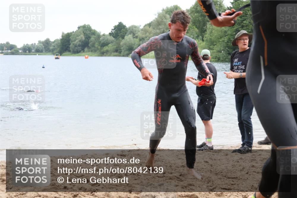 21.06.2025 - 27. Vierlanden-Triathlon Lena Gebhardt http://msf.ph/oto/8042139 15.06.2025 13:19:33 Schwimmen 1234, 1254, 1268, 1311, 1312 meine-sportfotos.de