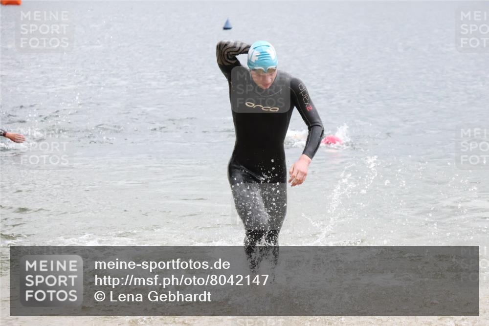 21.06.2025 - 27. Vierlanden-Triathlon Lena Gebhardt http://msf.ph/oto/8042147 15.06.2025 13:19:38 Schwimmen 1254, 1268, 1311, 1312 meine-sportfotos.de