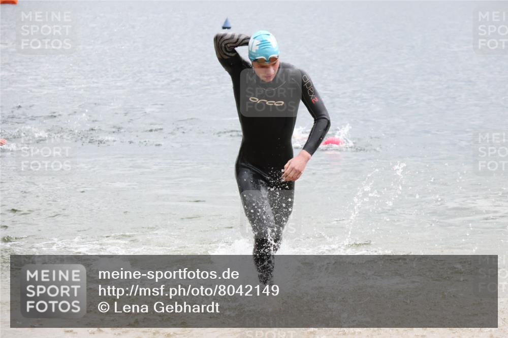 21.06.2025 - 27. Vierlanden-Triathlon Lena Gebhardt http://msf.ph/oto/8042149 15.06.2025 13:19:38 Schwimmen 1254, 1268, 1311, 1312 meine-sportfotos.de