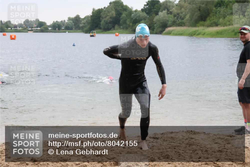 21.06.2025 - 27. Vierlanden-Triathlon Lena Gebhardt http://msf.ph/oto/8042155 15.06.2025 13:19:39 Schwimmen 1254, 1268, 1280, 1311, 1312 meine-sportfotos.de