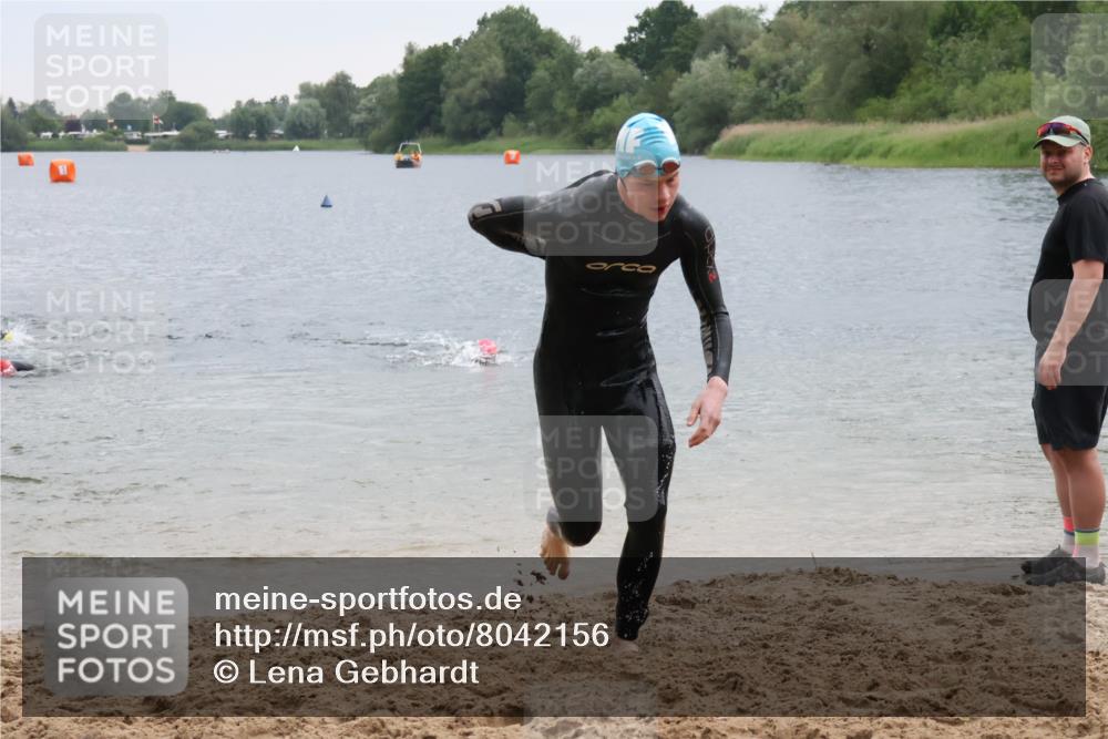21.06.2025 - 27. Vierlanden-Triathlon Lena Gebhardt http://msf.ph/oto/8042156 15.06.2025 13:19:40 Schwimmen 1268, 1280, 1309, 1311, 1312 meine-sportfotos.de