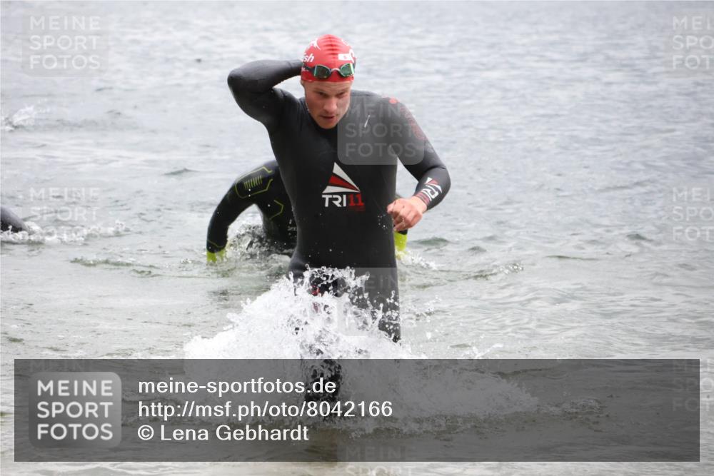 21.06.2025 - 27. Vierlanden-Triathlon Lena Gebhardt http://msf.ph/oto/8042166 15.06.2025 13:19:46 Schwimmen 1280, 1285, 1293, 1309, 1312 meine-sportfotos.de