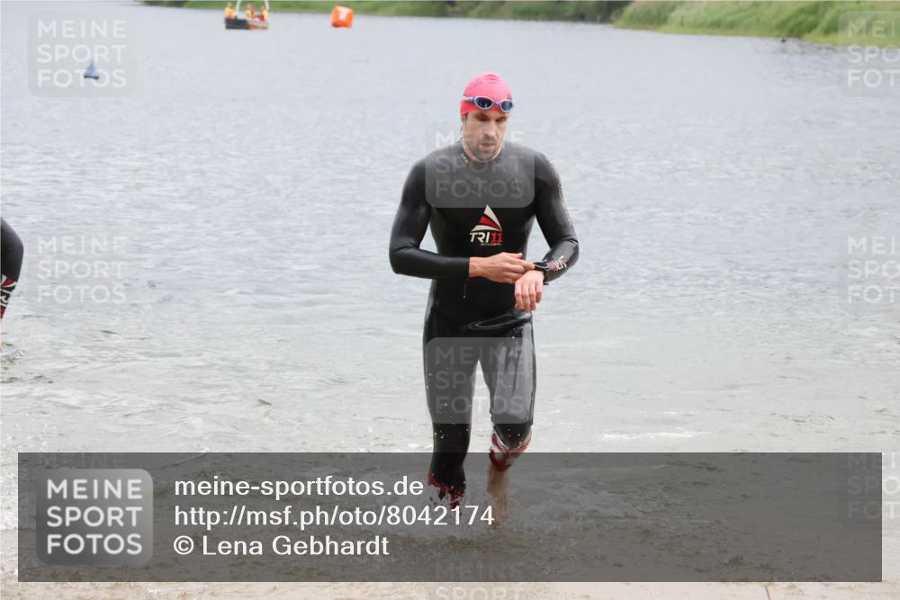 21.06.2025 - 27. Vierlanden-Triathlon Lena Gebhardt http://msf.ph/oto/8042174 15.06.2025 13:19:48 Schwimmen 1267, 1280, 1285, 1293, 1309, 1312 meine-sportfotos.de