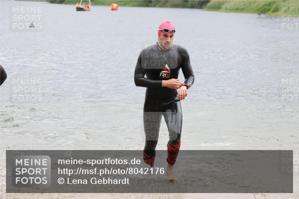 21.06.2025 - 27. Vierlanden-Triathlon Lena Gebhardt http://msf.ph/oto/8042176 15.06.2025 13:19:48 Schwimmen 1267, 1280, 1285, 1293, 1309, 1312 meine-sportfotos.de
